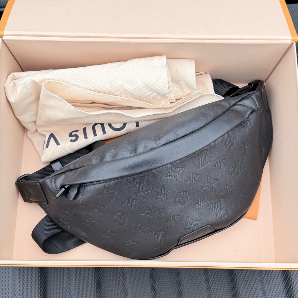 Louis Vuitton Black Discovery Bum Bag
